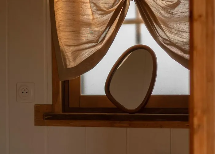 La Roulotte - Bain Nordique Et Animaux Lodge *