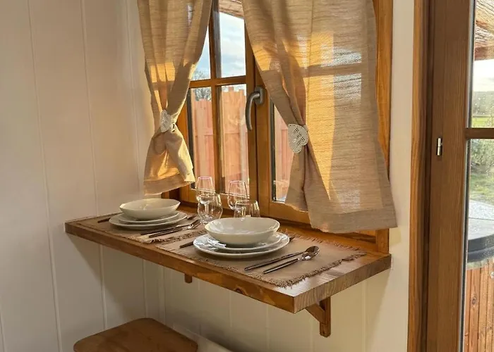 La Roulotte - Bain Nordique Et Animaux Lodge *